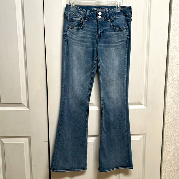 American Eagle Outfitters Denim - American Eagle Faded Blue 5 Pocket Low Rise Artist Flare Jeans Size 10